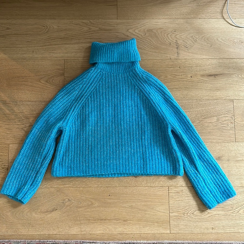 Bright neon blue crop chunky turtle neck